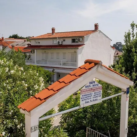 Mile Excellent Location Close To Rab Tatil Evi Rab Town