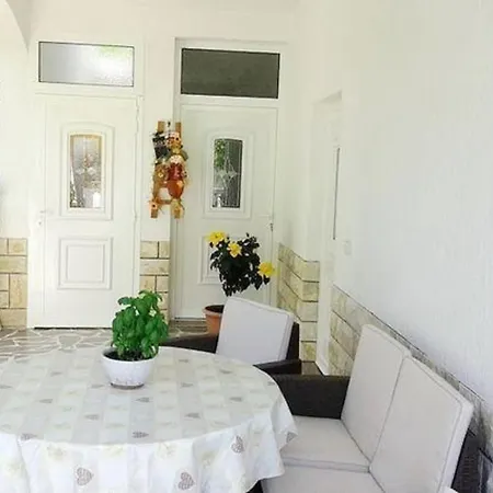 Mile Excellent Location Close To Rab Tatil Evi