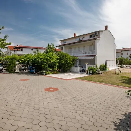 בית נופש Mile Excellent Location Close To Rab