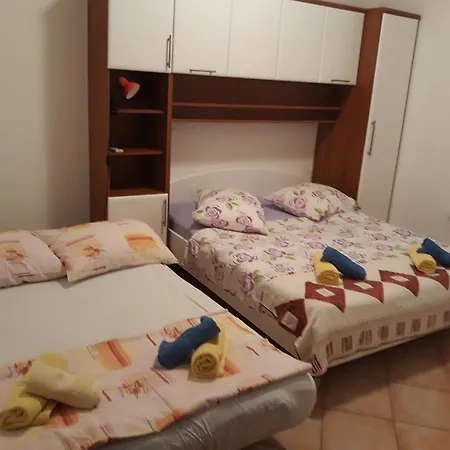 Mile Excellent Location Close To Rab Tatil Evi Rab Town
