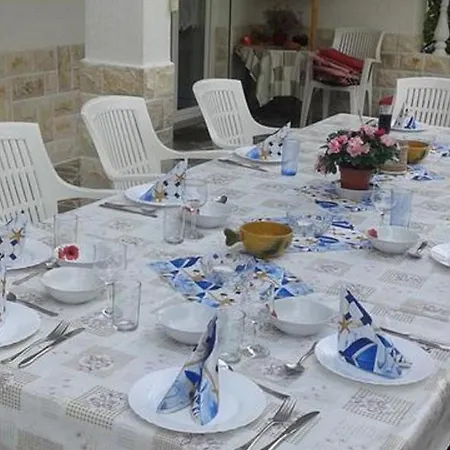 Mile Excellent Location Close To Rab Tatil Evi Rab Town