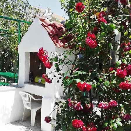 Mile Excellent Location Close To Rab Tatil Evi